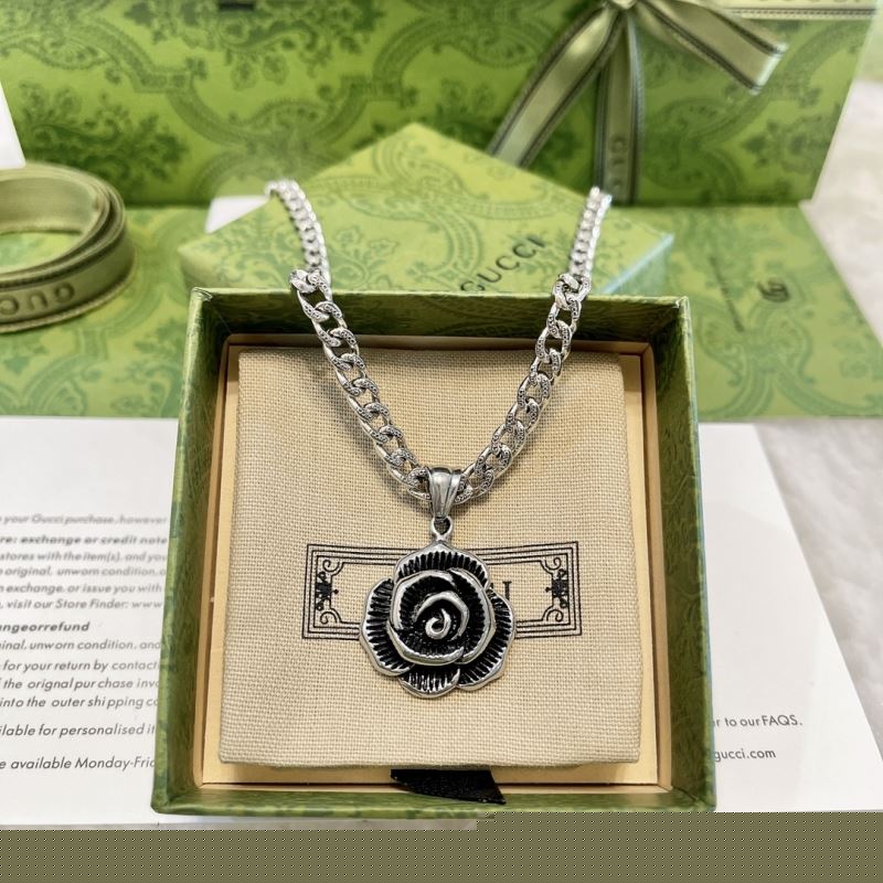 G*u*i necklaces